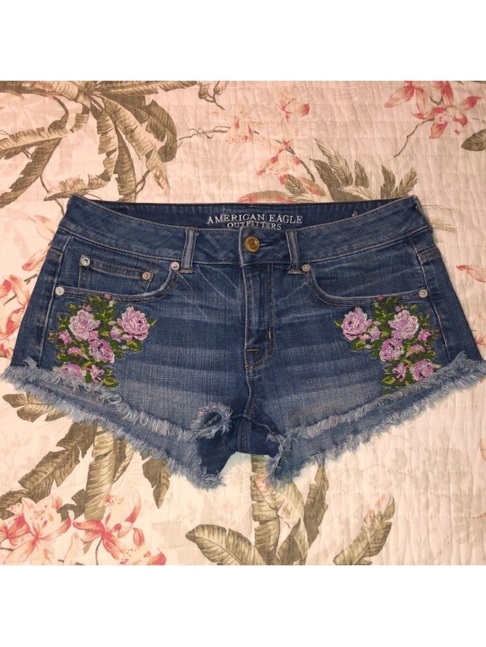 𝑨𝑬 6 Distressed Embroidered Blue Denim Stretch Raw Hem Shorts